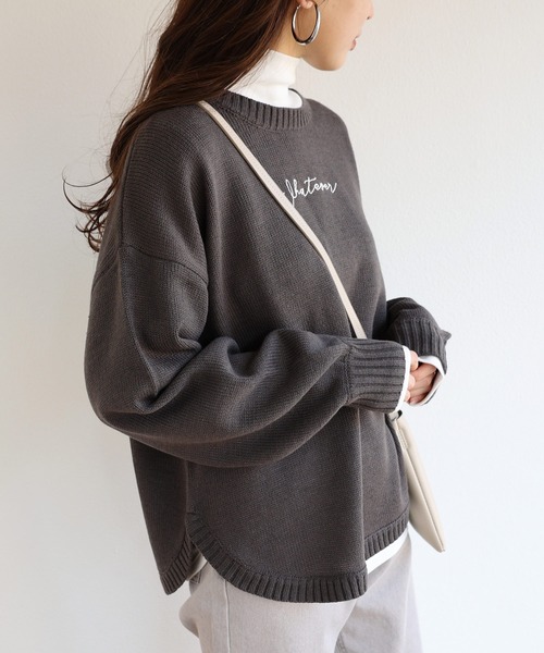 andme(アンドミー)の「天竺編み長袖ロゴ刺繍ラウンドヘムニットトップス(ニット/セーター・レディース・チャコールグレー/ブラック/グリーン/ライトブラウン・M)」の15枚目の写真
