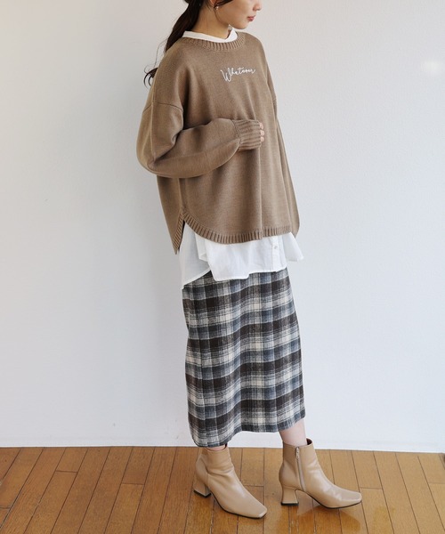 andme(アンドミー)の「天竺編み長袖ロゴ刺繍ラウンドヘムニットトップス(ニット/セーター・レディース・チャコールグレー/ブラック/グリーン/ライトブラウン・M)」の21枚目の写真