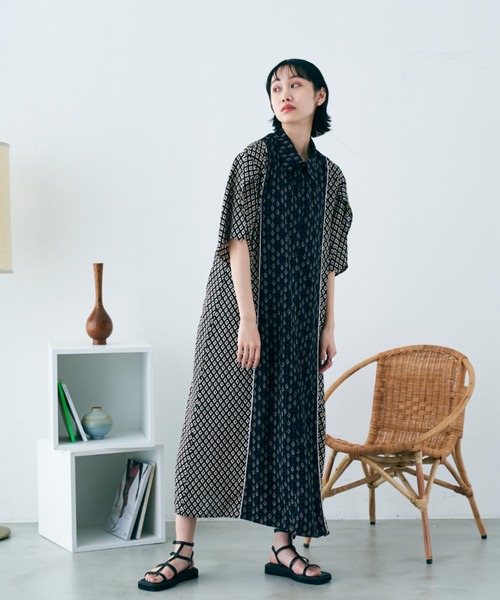 VACANCY（ヴァカンシー）の「ヴィンテージフラワー柄パイピングシャツワンピース（ワンピース・レディース・ブラック/ナチュラル・FREE）」の9枚目の写真