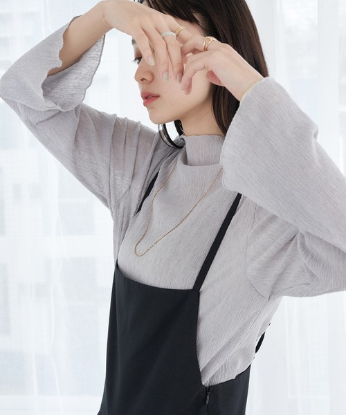 earth music&ecology（アースミュージックアンドエコロジー）の「シアープリーツカットプルオーバー（Tシャツ/カットソー・レディース・ベージュ/ライトグレー/ライトグリーン・FREE）」の2枚目の写真