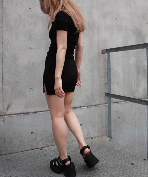 FIG&VIPER（フィグアンドバイパー）の「ハーフバーベルBodyconOP（ワンピース・レディース・ブラック/ベージュ/ピンク・FREE）」の5枚目の写真