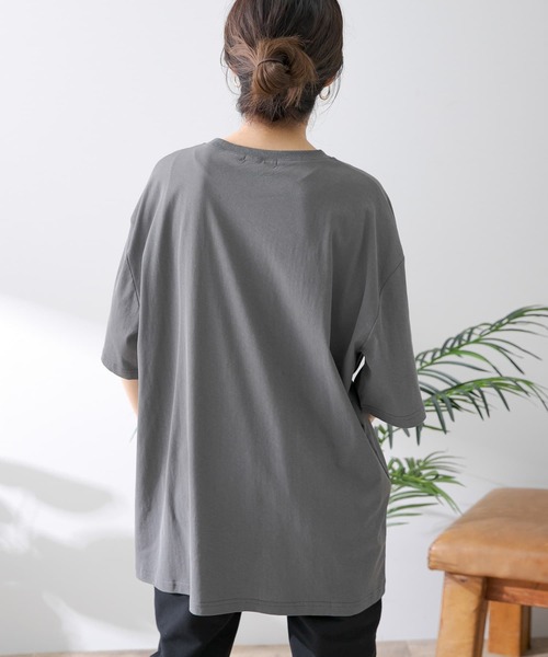 URBAN RESEARCH Sonny Label（アーバンリサーチサニーレーベル）の「ルーズロゴチュニックTシャツ（Tシャツ/カットソー・レディース・ホワイト/ブラック/チャコールグレー・FREE）」の5枚目の写真