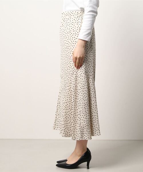 N.(N. Natural Beauty Basic)(エヌエヌナチュラルビューティーベーシック)の「プリントデザインペプラムスカート(スカート・レディース・ブラック系その他/ホワイト系その他/オフホワイト・MEDIUM)」の10枚目の写真