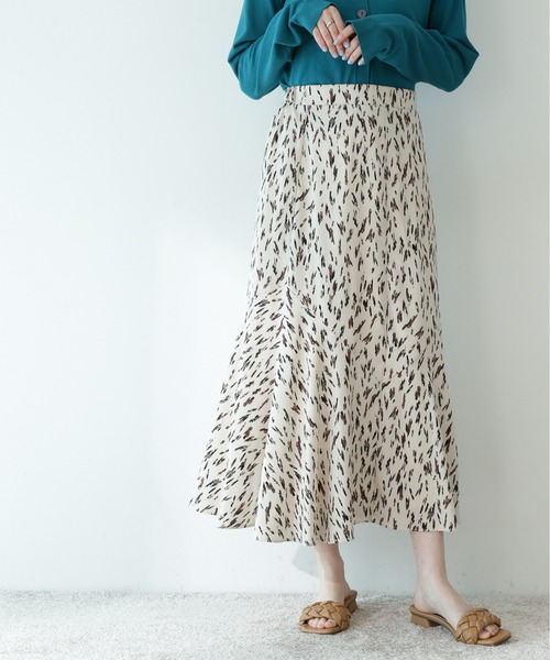 N.(N. Natural Beauty Basic)(エヌエヌナチュラルビューティーベーシック)の「プリントデザインペプラムスカート(スカート・レディース・ブラック系その他/ホワイト系その他/オフホワイト・MEDIUM)」の2枚目の写真