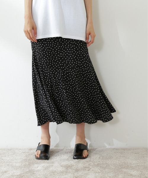 N.(N. Natural Beauty Basic)(エヌエヌナチュラルビューティーベーシック)の「プリントデザインペプラムスカート(スカート・レディース・ブラック系その他/ホワイト系その他/オフホワイト・MEDIUM)」の7枚目の写真