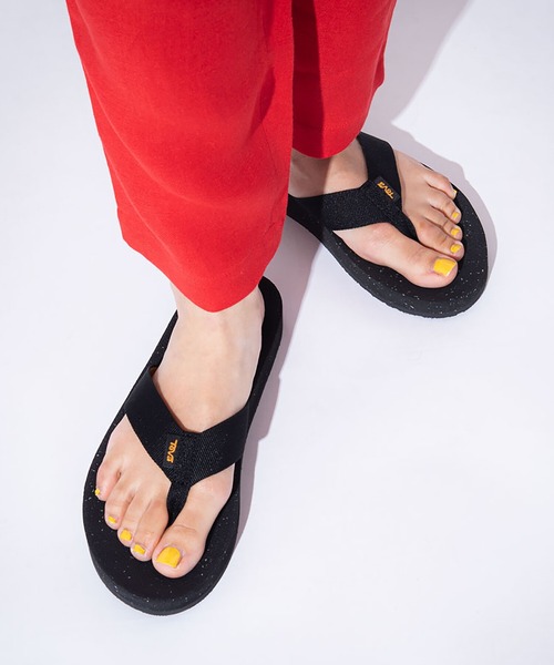 Teva（テバ）の「TEVA | REFLIP WOMEN（サンダル・レディース・ブラック/ベージュ系その他・7/8/6）」の2枚目の写真