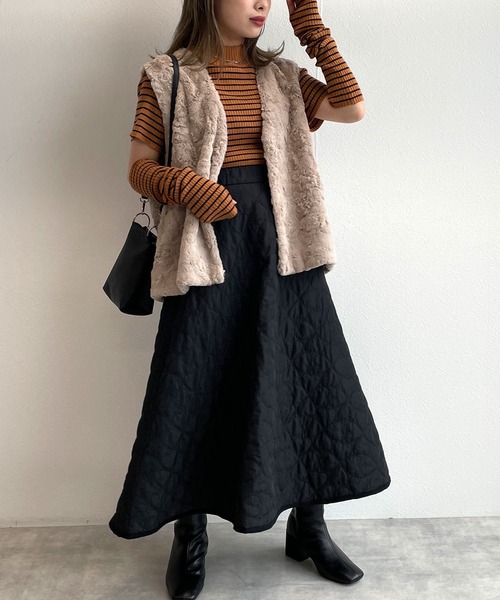 w closet(ダブルクローゼット)の「中綿キルティングフレアスカート(スカート・レディース・キナリ/ブラック/カーキ・FREE)」の13枚目の写真