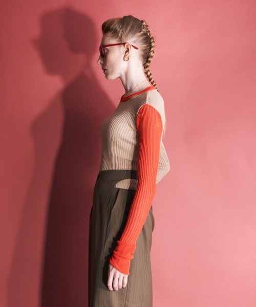 Solace（ソレイス）の「スリーブアシンメトリーカラーシアーニット（ニット/セーター・レディース・ホワイト/ブラック/ベージュ・FREE）」の4枚目の写真