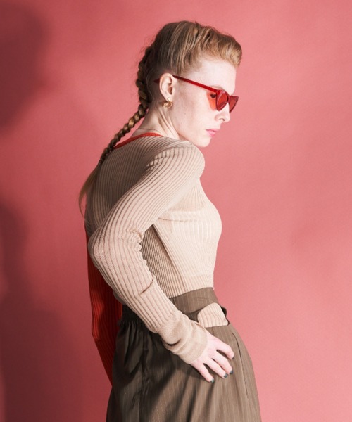 Solace（ソレイス）の「スリーブアシンメトリーカラーシアーニット（ニット/セーター・レディース・ホワイト/ブラック/ベージュ・FREE）」の8枚目の写真