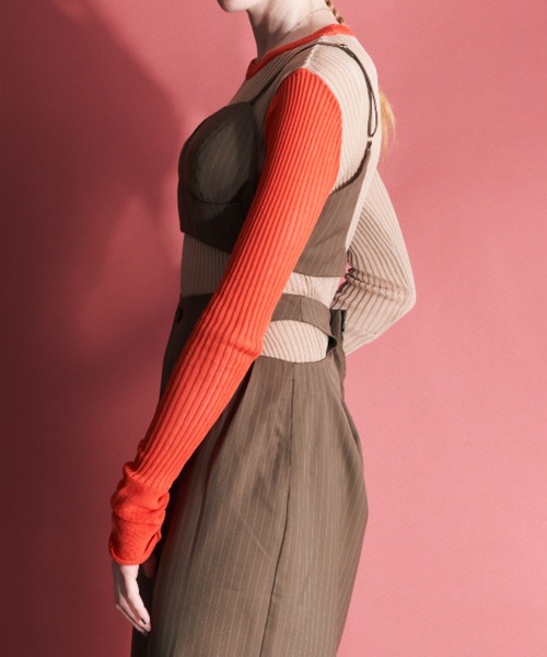 Solace（ソレイス）の「スリーブアシンメトリーカラーシアーニット（ニット/セーター・レディース・ホワイト/ブラック/ベージュ・FREE）」の11枚目の写真