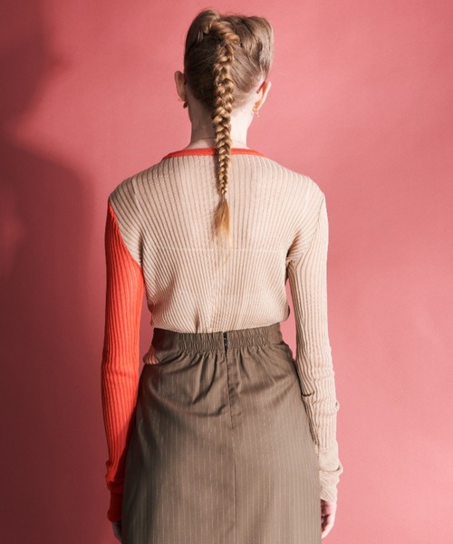 Solace（ソレイス）の「スリーブアシンメトリーカラーシアーニット（ニット/セーター・レディース・ホワイト/ブラック/ベージュ・FREE）」の9枚目の写真