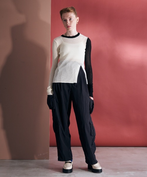 Solace（ソレイス）の「スリーブアシンメトリーカラーシアーニット（ニット/セーター・レディース・ホワイト/ブラック/ベージュ・FREE）」の20枚目の写真