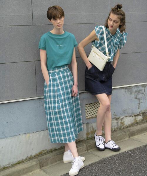 To b. by agnes b.（トゥービーバイアニエスベー）の「WT47 POCHETTE マルチポシェット（ショルダーバッグ・レディース・ホワイト系その他・FREE）」の2枚目の写真