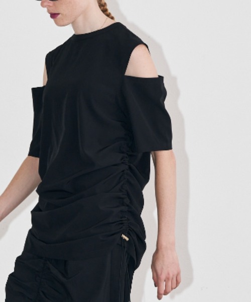 Solace（ソレイス）の「ショルダーカットオープントップス（Tシャツ/カットソー・レディース・ブラック/ピンク/ナチュラル・FREE）」の2枚目の写真