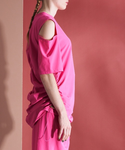 Solace（ソレイス）の「ショルダーカットオープントップス（Tシャツ/カットソー・レディース・ブラック/ピンク/ナチュラル・FREE）」の6枚目の写真