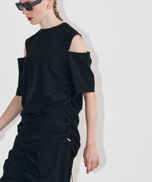 Solace（ソレイス）の「ショルダーカットオープントップス（Tシャツ/カットソー・レディース・ブラック/ピンク/ナチュラル・FREE）」の4枚目の写真