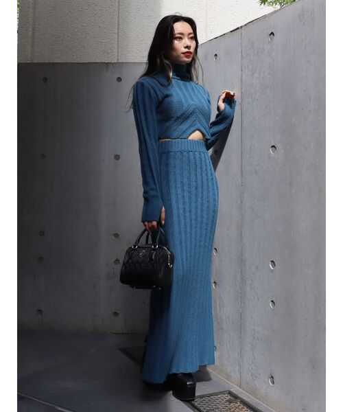 EVRIS（エヴリス）の「タイトクロップドニットトップス【セットアップ着用可能】（ニット/セーター・レディース・ブラック/ブルー/アイボリー・FREE）」の6枚目の写真