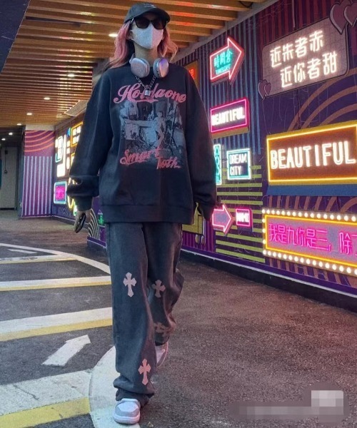 ARULE(アルール)の「A'GEM/9 × .kom『ARULE/アルール』ヴィンテージ調 ドロップショルダー オーバーサイズ グラフィック スウェットシャツ(スウェット・メンズ・チャコールグレー・M/L)」の3枚目の写真