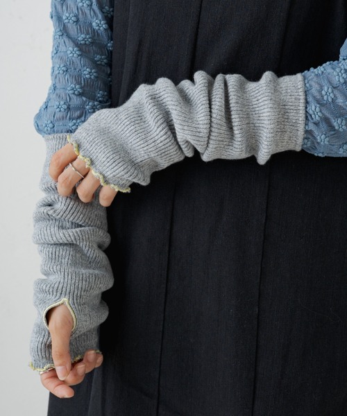 Kastane（カスタネ）の「【2022AWアイテム】配色ステッチアームウォーマー（アームカバー・レディース・ベージュ/グレー/アイボリー・FREE）」の3枚目の写真