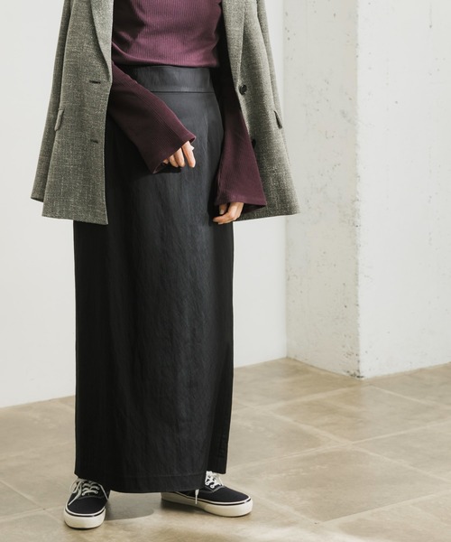 URBAN RESEARCH（アーバンリサーチ）の「サテンストレートスカート（スカート・レディース・チャコールグレー/ブラック/ベージュ・38/36）」の2枚目の写真