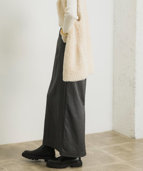 URBAN RESEARCH（アーバンリサーチ）の「サテンストレートスカート（スカート・レディース・チャコールグレー/ブラック/ベージュ・38/36）」の14枚目の写真