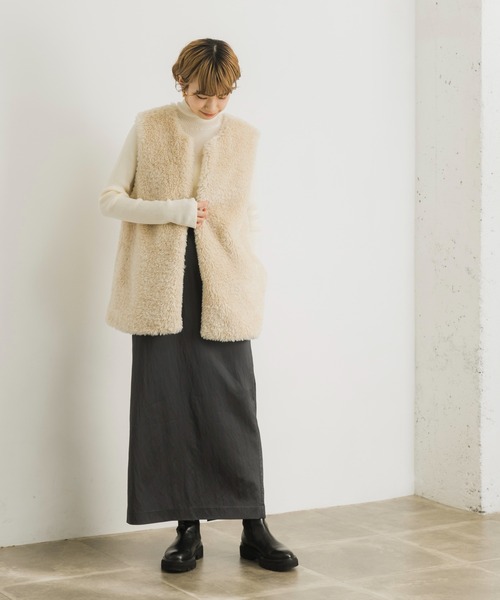 URBAN RESEARCH（アーバンリサーチ）の「サテンストレートスカート（スカート・レディース・チャコールグレー/ブラック/ベージュ・38/36）」の6枚目の写真