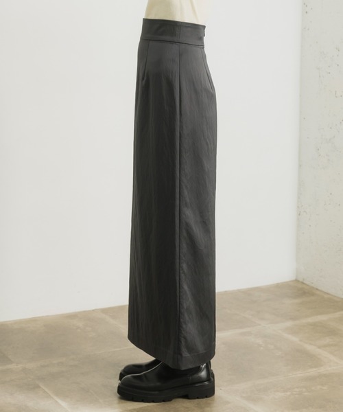 URBAN RESEARCH（アーバンリサーチ）の「サテンストレートスカート（スカート・レディース・チャコールグレー/ブラック/ベージュ・38/36）」の21枚目の写真