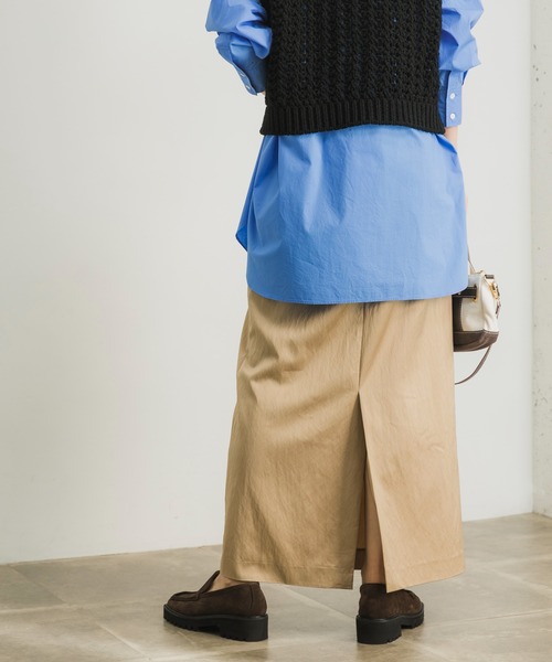 URBAN RESEARCH（アーバンリサーチ）の「サテンストレートスカート（スカート・レディース・チャコールグレー/ブラック/ベージュ・38/36）」の20枚目の写真