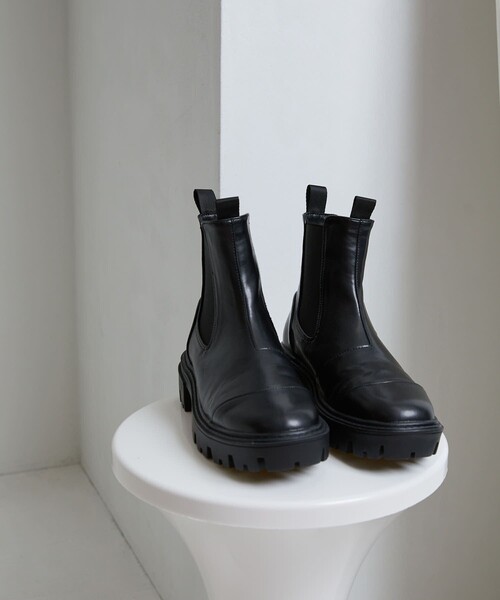 PUBLUX（パブリュクス）の「PUBLUX/パブリュクス トラックソールサイドゴアブーツ（ブーツ・レディース・ブラック/ナチュラル・23/24/25）」の4枚目の写真