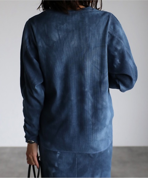 mi via loca（ミヴィアロカ）の「ワッフルタイダイ染クルーネックトップス（Tシャツ/カットソー・レディース・ネイビー/スミクロ・FREE）」の5枚目の写真