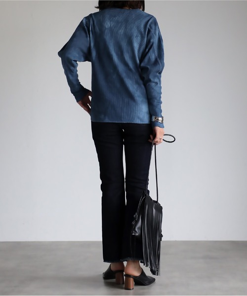 mi via loca（ミヴィアロカ）の「ワッフルタイダイ染クルーネックトップス（Tシャツ/カットソー・レディース・ネイビー/スミクロ・FREE）」の15枚目の写真