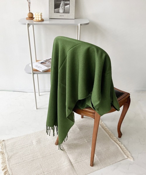 AS KNOW AS plus（アズノゥアズプラス）の「〇ふわり大判ストール　【2023AWアイテム】（ストール/ショール・レディース・グリーン/オレンジ/カーキ/ブルー/ブラック/ピンク/イエロー/グレー/アイボリー/ライトグレー/グレイッシュベージュ/チャコールグレー/ライトベージュ・FREE）」の8枚目の写真