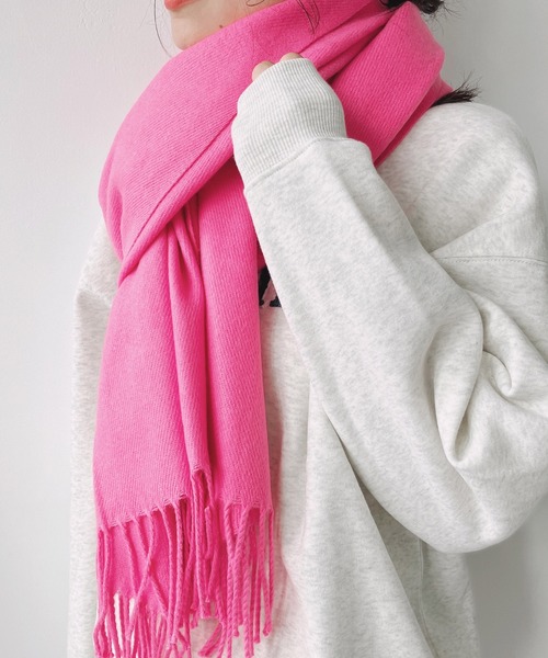 AS KNOW AS plus（アズノゥアズプラス）の「〇ふわり大判ストール　【2023AWアイテム】（ストール/ショール・レディース・グリーン/オレンジ/カーキ/ブルー/ブラック/ピンク/イエロー/グレー/アイボリー/ライトグレー/グレイッシュベージュ/チャコールグレー/ライトベージュ・FREE）」の12枚目の写真