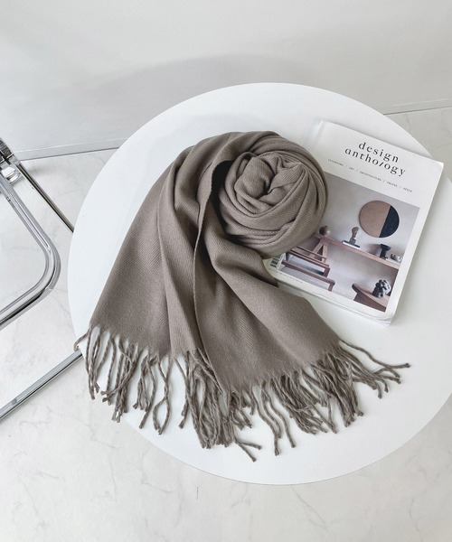 AS KNOW AS plus（アズノゥアズプラス）の「〇ふわり大判ストール　【2023AWアイテム】（ストール/ショール・レディース・グリーン/オレンジ/カーキ/ブルー/ブラック/ピンク/イエロー/グレー/アイボリー/ライトグレー/グレイッシュベージュ/チャコールグレー/ライトベージュ・FREE）」の7枚目の写真