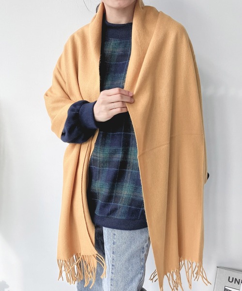 AS KNOW AS plus（アズノゥアズプラス）の「〇ふわり大判ストール　【2023AWアイテム】（ストール/ショール・レディース・グリーン/オレンジ/カーキ/ブルー/ブラック/ピンク/イエロー/グレー/アイボリー/ライトグレー/グレイッシュベージュ/チャコールグレー/ライトベージュ・FREE）」の11枚目の写真