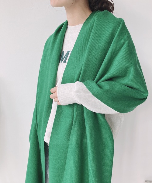 AS KNOW AS plus（アズノゥアズプラス）の「〇ふわり大判ストール　【2023AWアイテム】（ストール/ショール・レディース・グリーン/オレンジ/カーキ/ブルー/ブラック/ピンク/イエロー/グレー/アイボリー/ライトグレー/グレイッシュベージュ/チャコールグレー/ライトベージュ・FREE）」の9枚目の写真