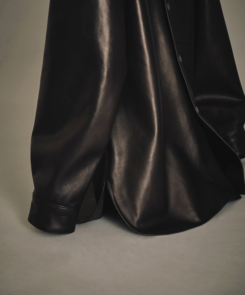 EDIFICE LA BOUCLE（エディフィスラブークル）の「【LA BOUCLE / ラブークル】ネイキッド ラム レザー ワンピースカラーシャツ（シャツ/ブラウス・メンズ・ブラック・1/2）」の9枚目の写真