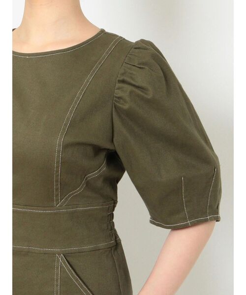 MURUA（ムルーア）の「ギャザースリーブステッチワンピース（ワンピース・レディース・ブラック/カーキ/インディゴブルー・1/2）」の9枚目の写真