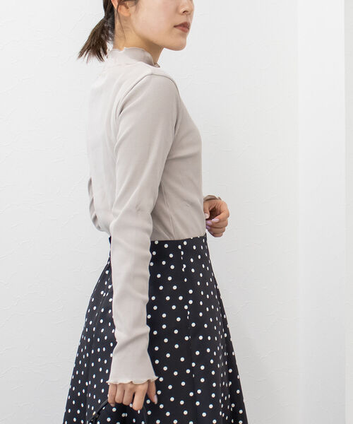 NOLLEY’S(ノーリーズ)の「リブハイネックプルオーバーカットソー(Tシャツ/カットソー・レディース・ブラック/オフホワイト/ライトグレー/ベージュ・38)」の4枚目の写真