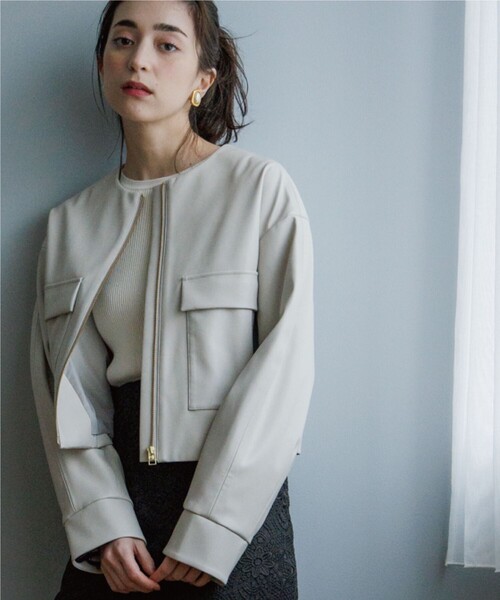 OPAQUE.CLIP（オペークドットクリップ）の「◆ソフトフェイクレザーノーカラージャケット（ブルゾン・レディース・ブラック/ライトグレー・38）」の3枚目の写真