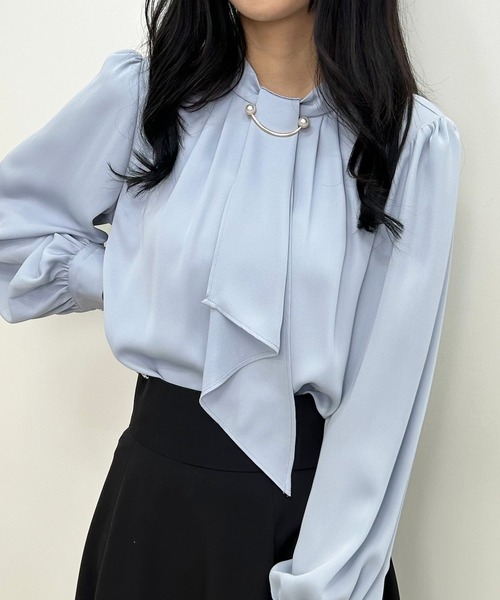 INGNI（イング）の「パールピン付トロミボウタイ／ブラウス（シャツ/ブラウス・レディース・オフホワイト/ピンク/ブルー/ホワイト系6/ホワイト×ブラック・M）」の7枚目の写真