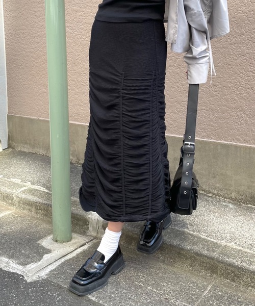 SHAGGIE(シャギー)の「ギャザーシャーリングスリットナロースカート(スカート・レディース・ブラック/カーキ・SMALL/MEDIUM)」の1枚目の写真