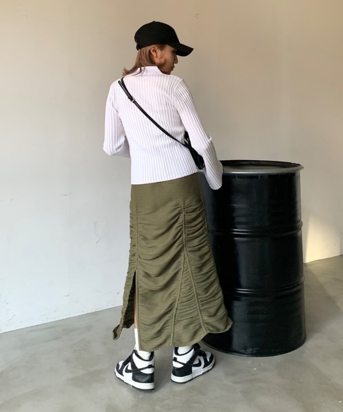 SHAGGIE(シャギー)の「ギャザーシャーリングスリットナロースカート(スカート・レディース・ブラック/カーキ・SMALL/MEDIUM)」の7枚目の写真