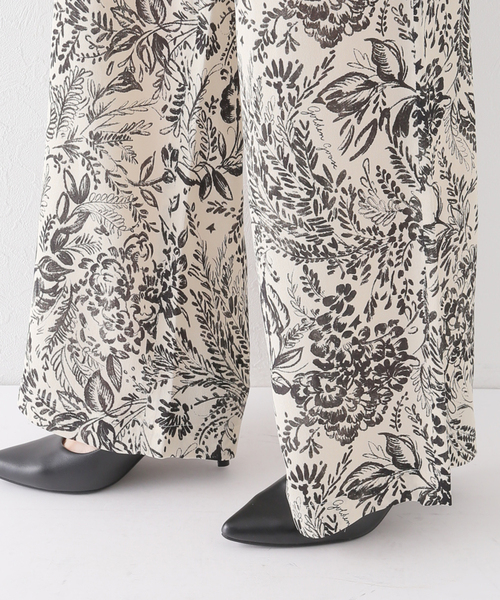 GOLDEN GOOSE（ゴールデングース）の「*【GOLDEN GOOSE / ゴールデングース】 PRINT JOGGING パンツ（その他パンツ・レディース・アイボリー・40）」の3枚目の写真