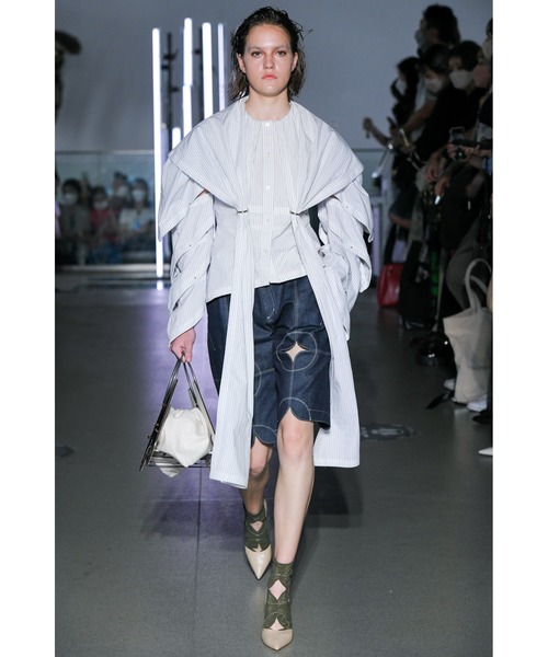 YOHEI OHNO(ヨウヘイオオノ)の「Armor Sleeve Stripe Shirt(シャツ/ブラウス・レディース・ホワイト・36)」の2枚目の写真