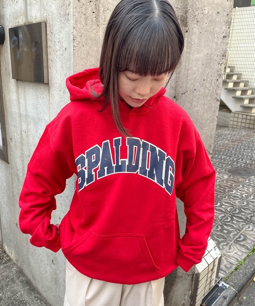 SPALDING(スポルディング)の「【 SPALDING / スポルディング 】カレッジ アーチ ロゴ フーディー LOGO HOODIE(パーカー・メンズ・ホワイト/ブラック/レッド・X-LARGE/LARGE/MEDIUM/SMALL)」の3枚目の写真