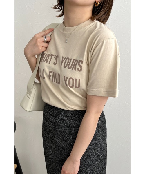 palm RICHE(ポームリシュ)の「WHATSYOUR フロッキーロゴプリントTシャツ(Tシャツ/カットソー・レディース・ベージュ/オフホワイト/チャコールグレー・M)」の3枚目の写真