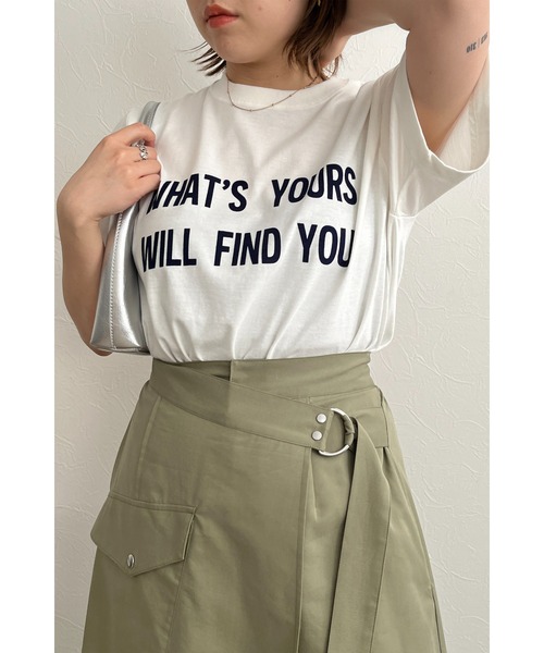 palm RICHE(ポームリシュ)の「WHATSYOUR フロッキーロゴプリントTシャツ(Tシャツ/カットソー・レディース・ベージュ/オフホワイト/チャコールグレー・M)」の4枚目の写真