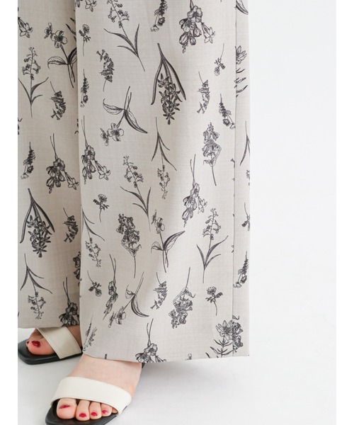 Te chichi(テチチ)の「麻調プリント柄アソートワイドパンツ(その他パンツ・レディース・ブラック/ベージュ/キナリ/チャコール・フリ-)」の9枚目の写真