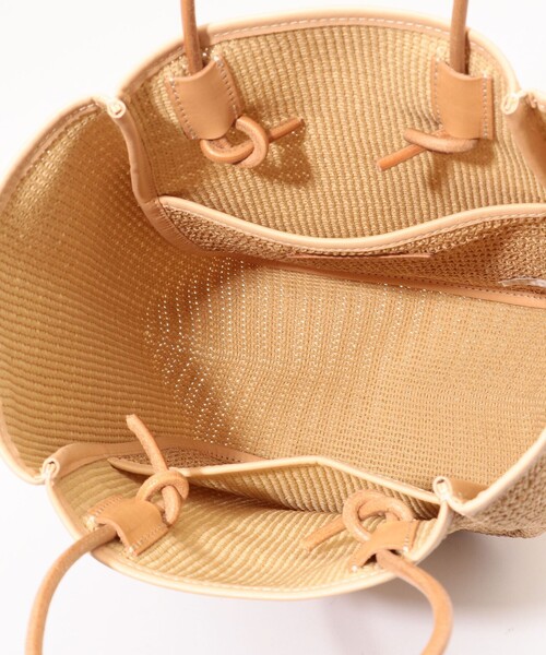 amiacalva(アミアカルヴァ)の「AMIACALVA Grassy Tote M バッグ(トートバッグ・メンズ・ベージュ/ブラック・FREE)」の6枚目の写真